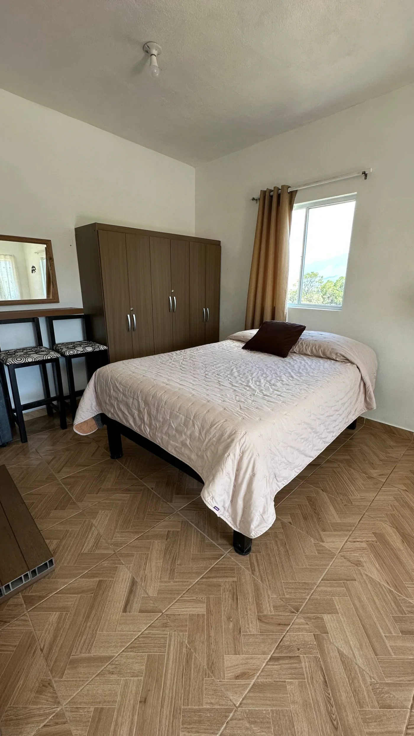 La cama matrimonial de la planta alta