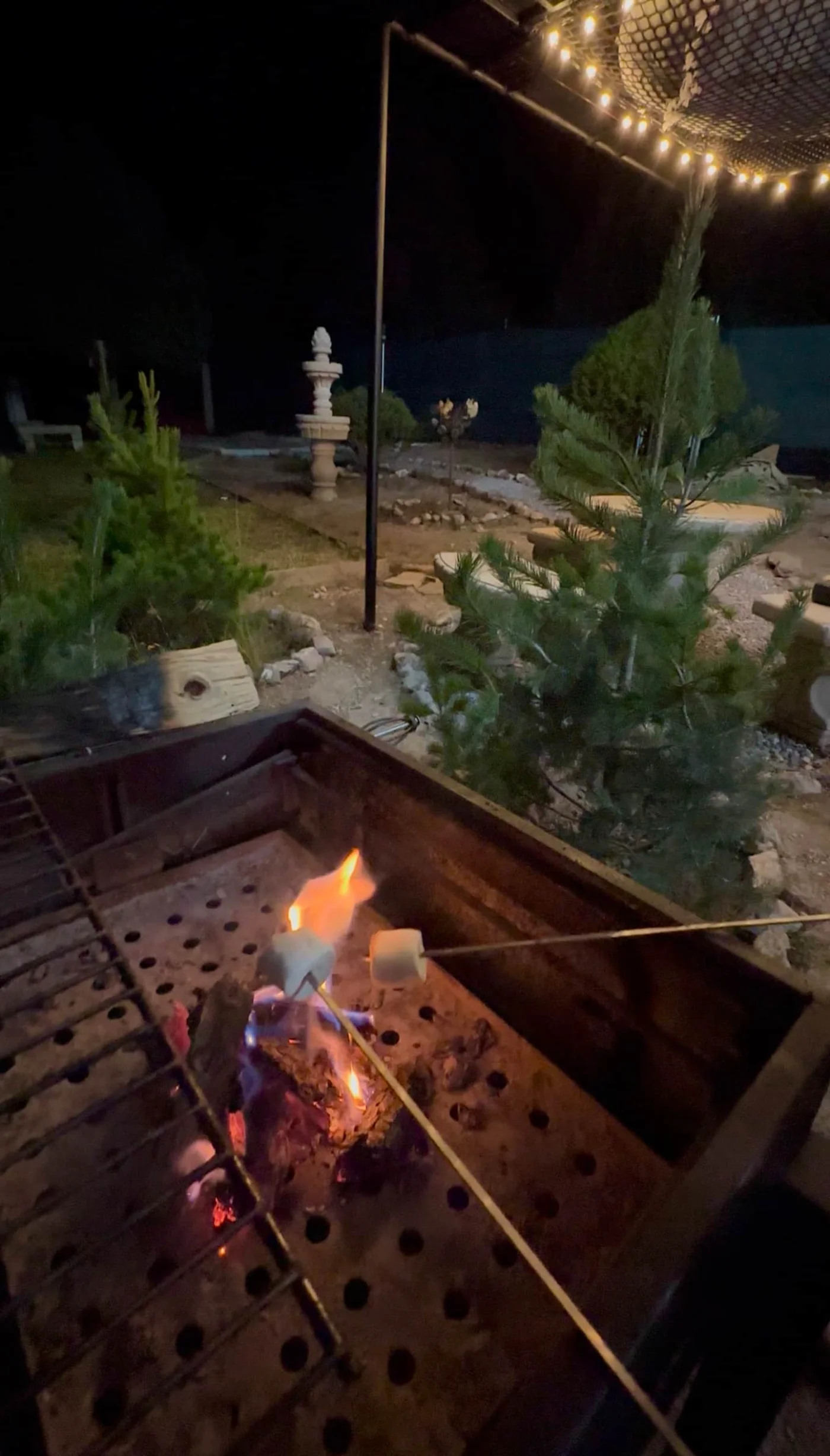 La fogata, ya entrada la noche
