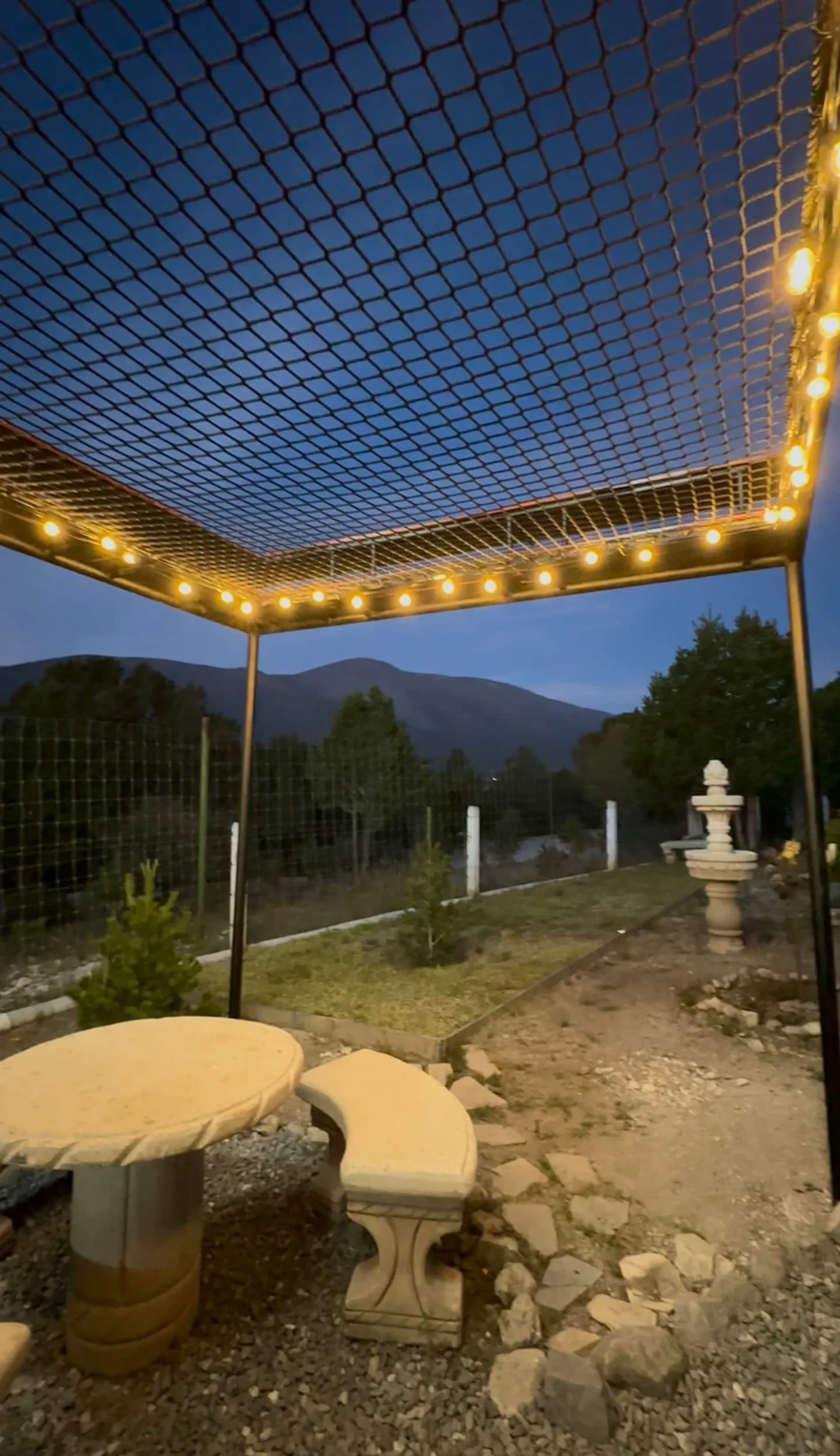 La red, con las luces encendidas