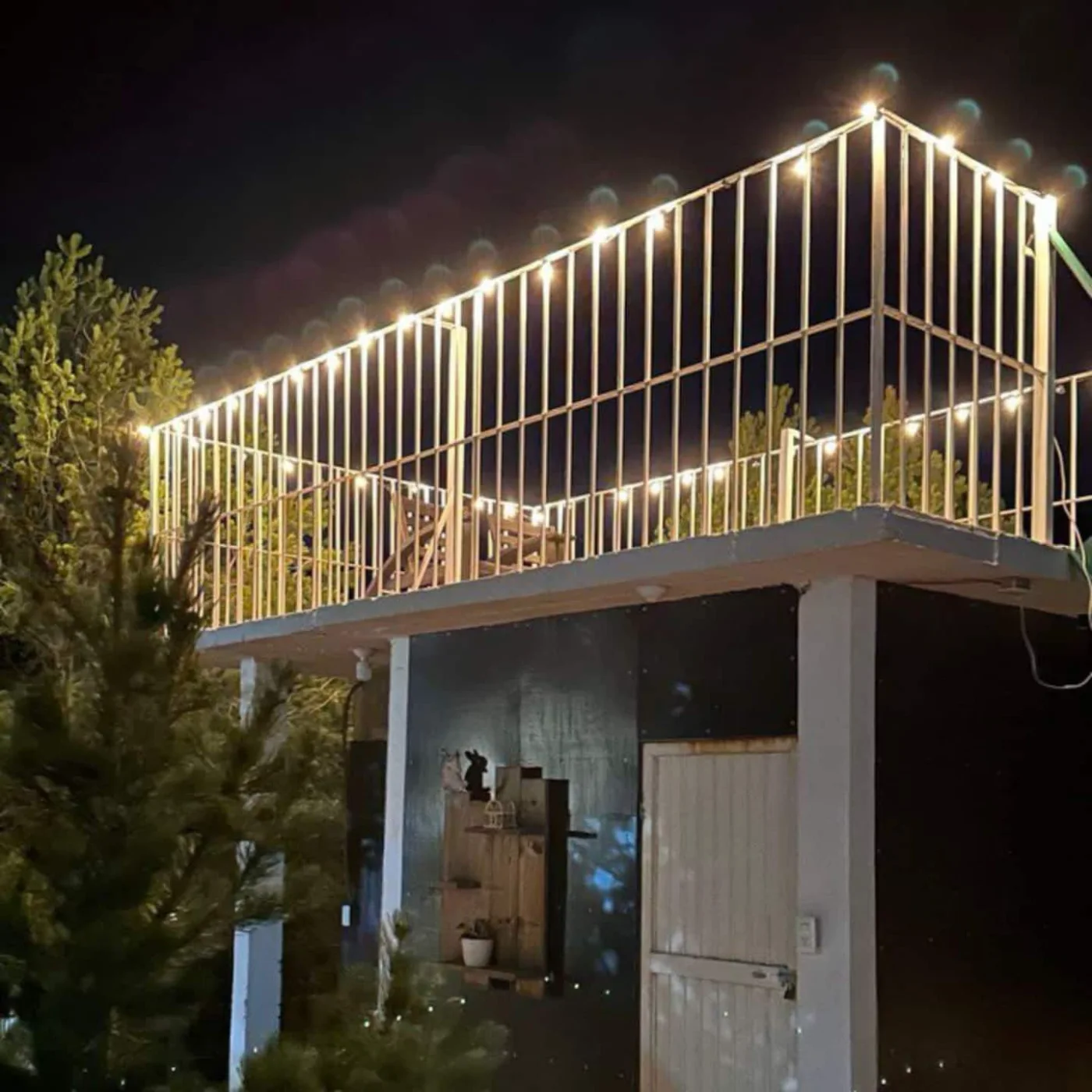 El mirador iluminado de noche