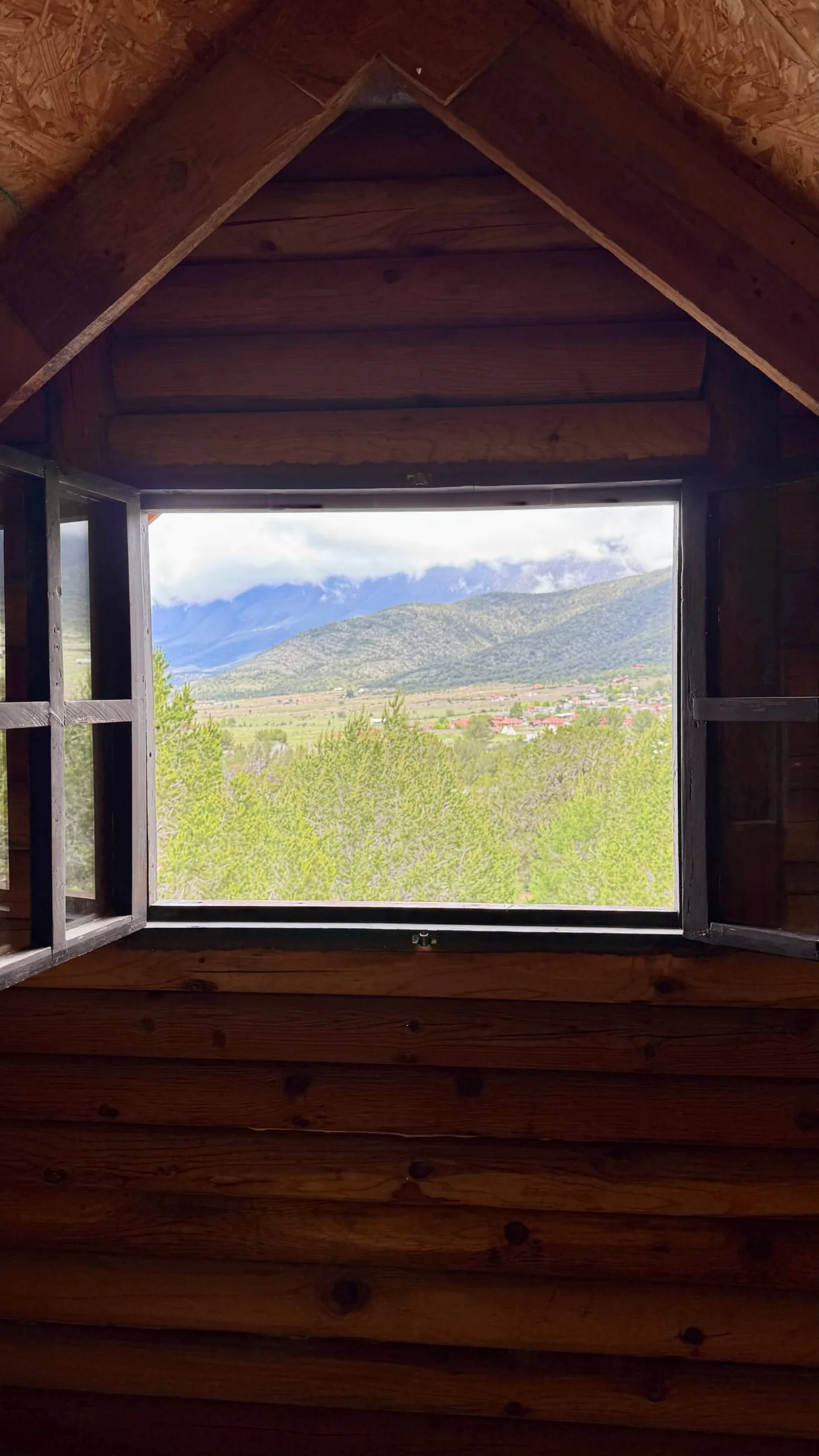 La ventana del ático, con vista a la sierra
